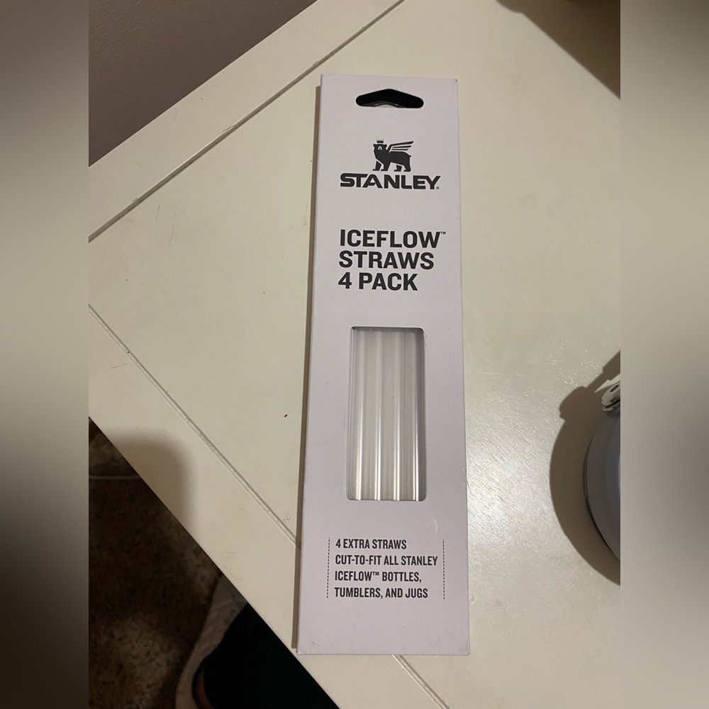 Stanley flip straw lid with straws
